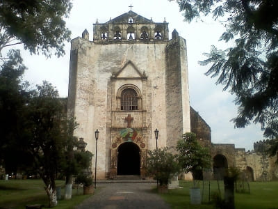 Fachada del exconvento de Tlayacapan, Morelos