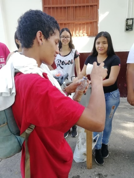 Chocolatada con consumidores en la calle